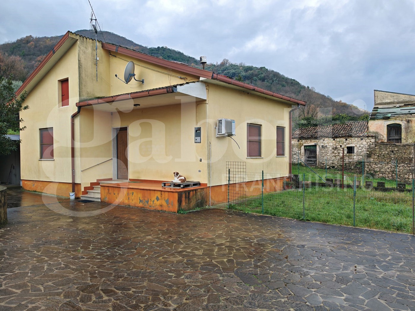 Casa indipendente con giardino a Sesto Campano