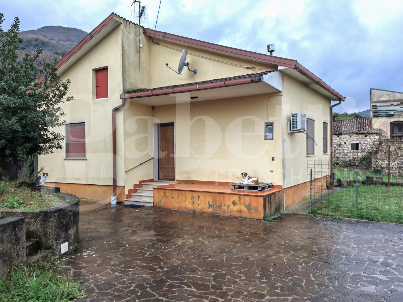 Casa indipendente con giardino a Sesto Campano