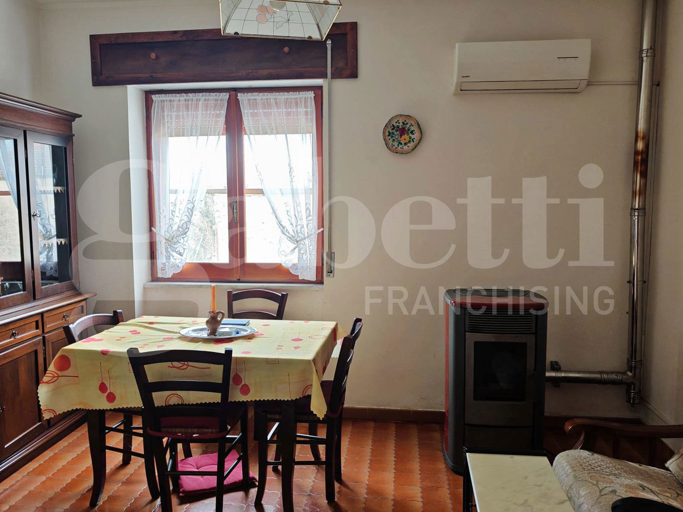 Casa indipendente con giardino a Sesto Campano