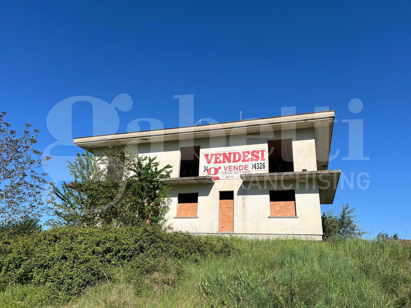 Villa con giardino a Venafro