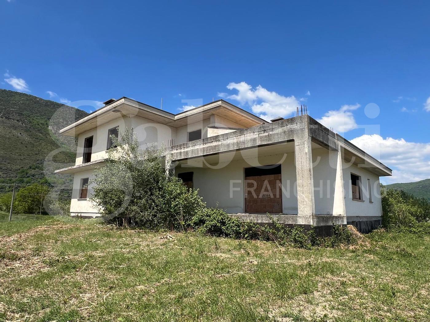 Villa con giardino a Venafro