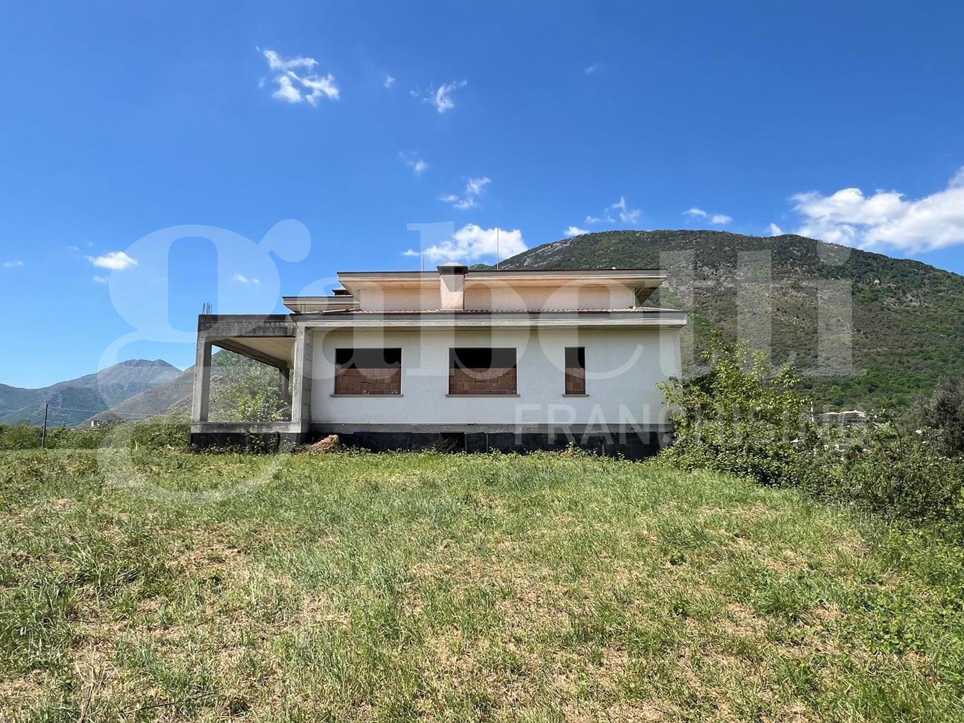 Villa con giardino a Venafro