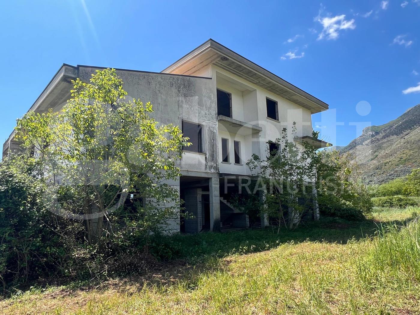 Villa con giardino a Venafro