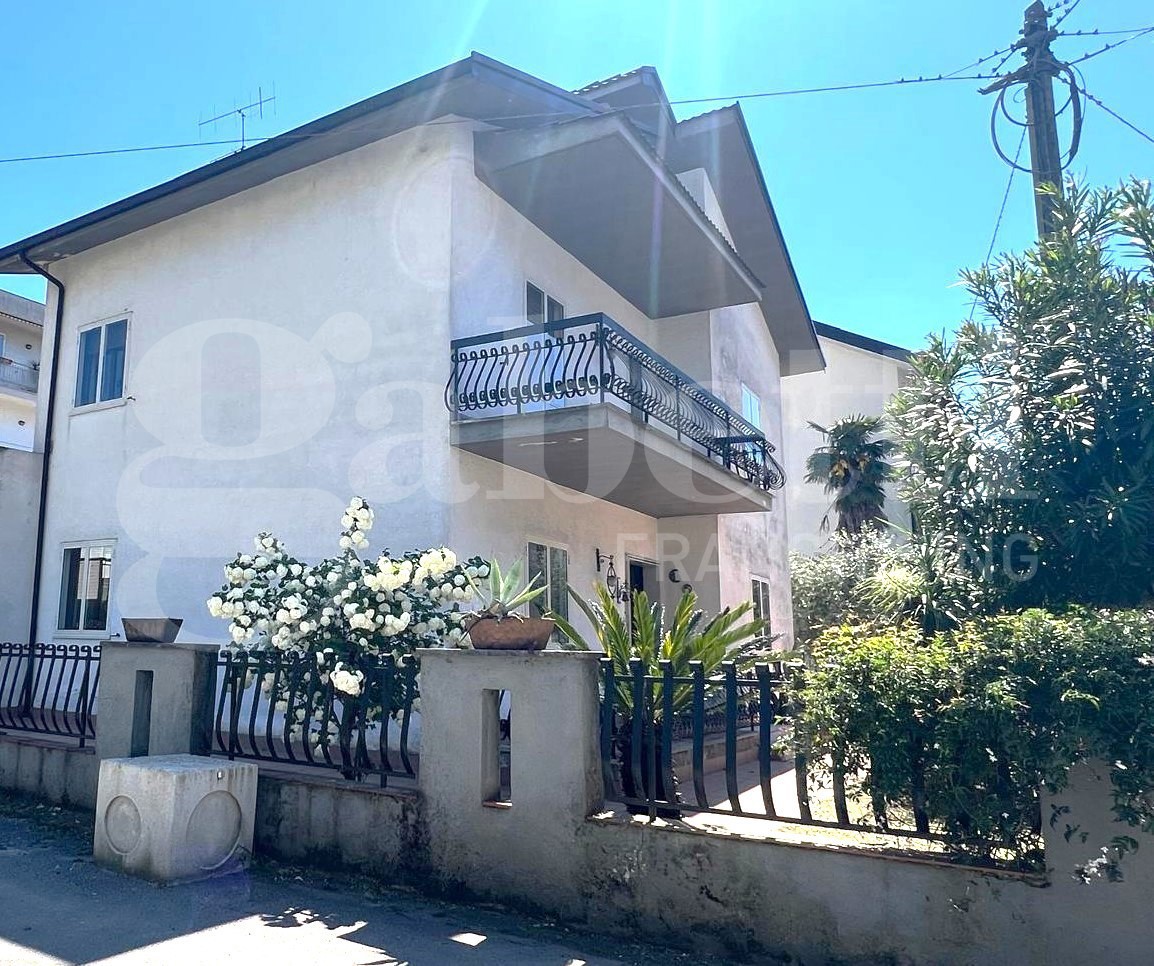 Villa con giardino a Venafro