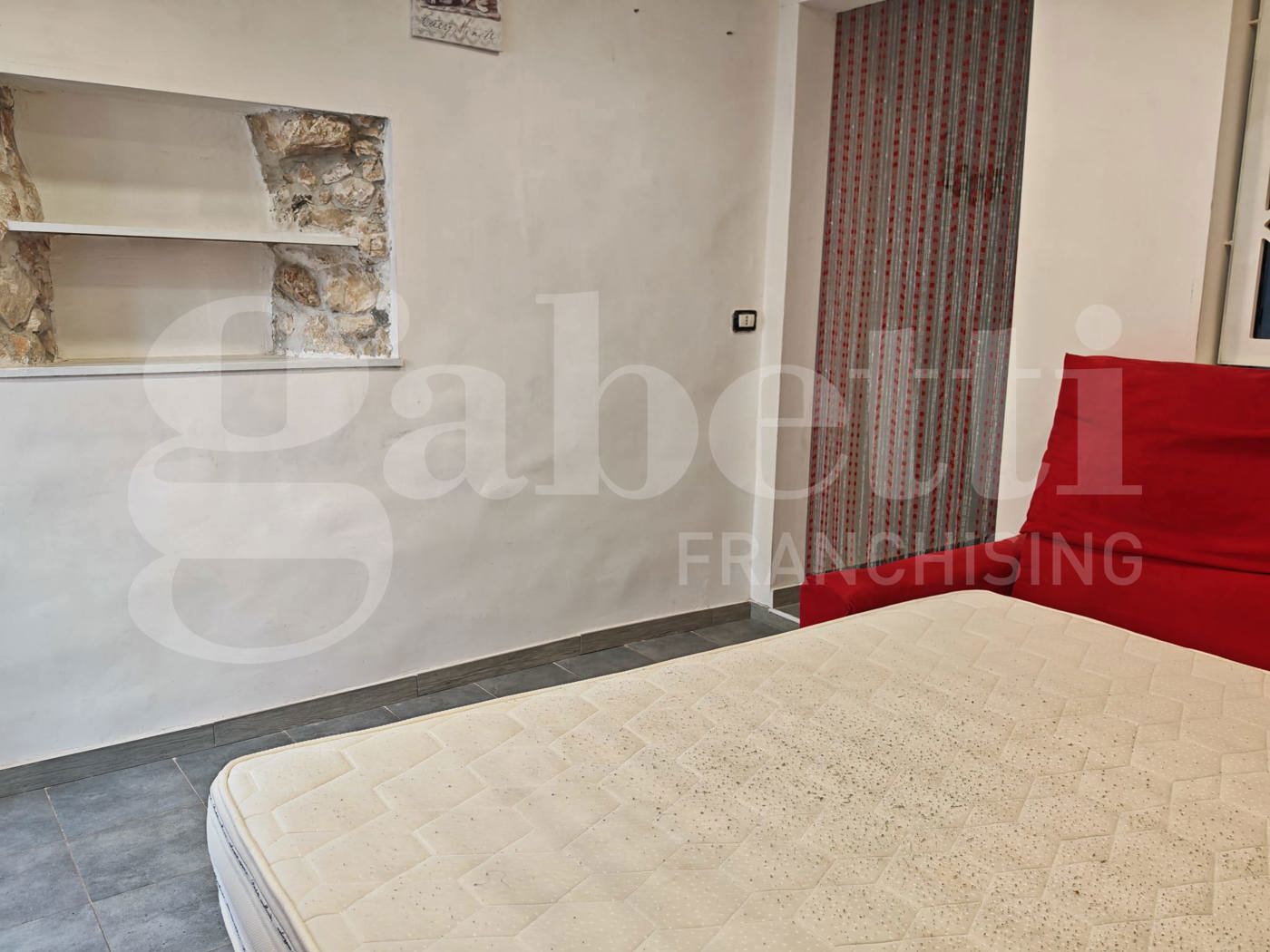 Monolocale arredato in affitto a Venafro