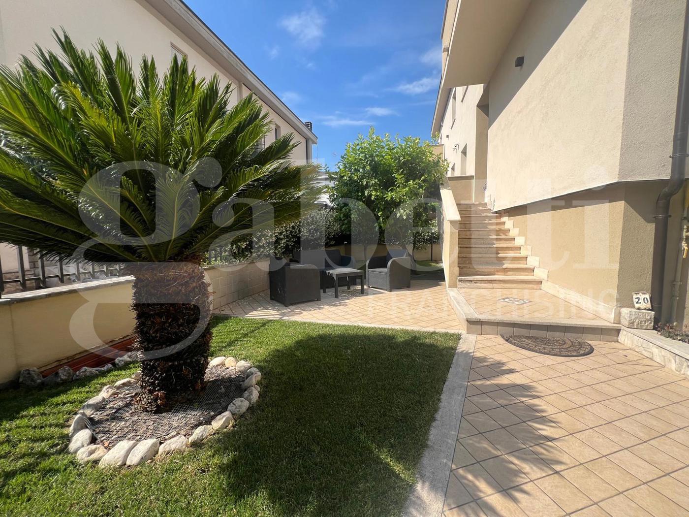 Villa con giardino a Venafro