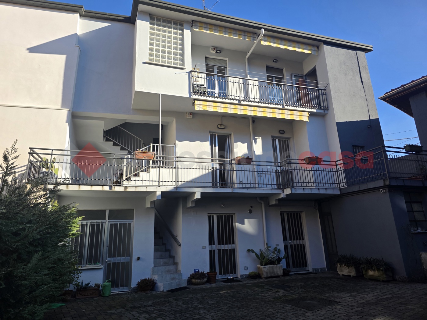 Bilocale arredato in affitto a Cadorago