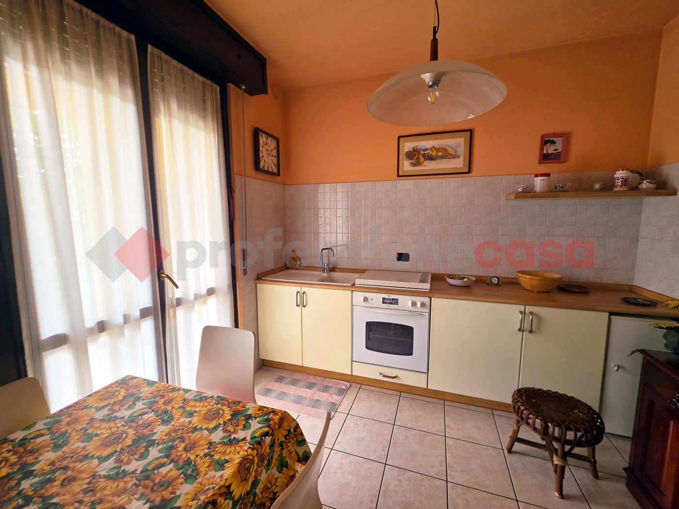 Trilocale arredato in affitto a Cadorago