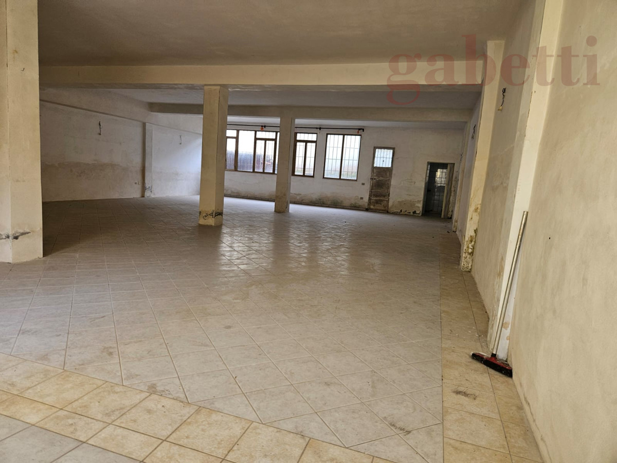 Box/Garage 215mq in vendita a Copertino