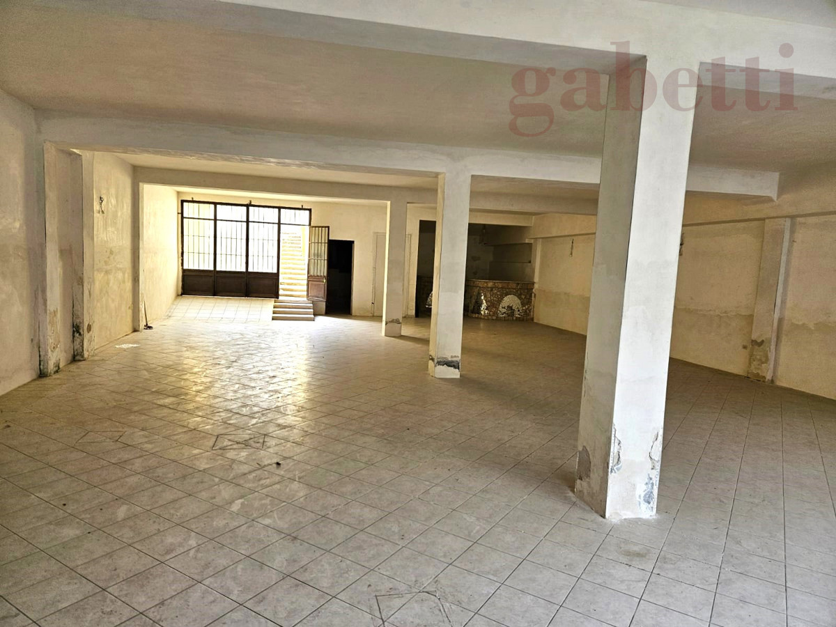 Box/Garage 215mq in vendita a Copertino