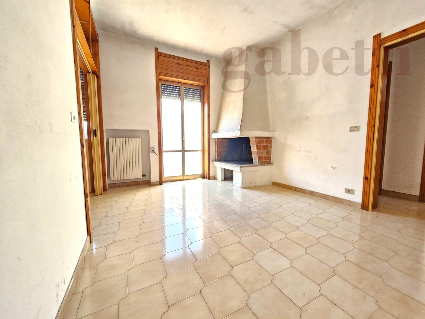 Appartamento con box a Aradeo