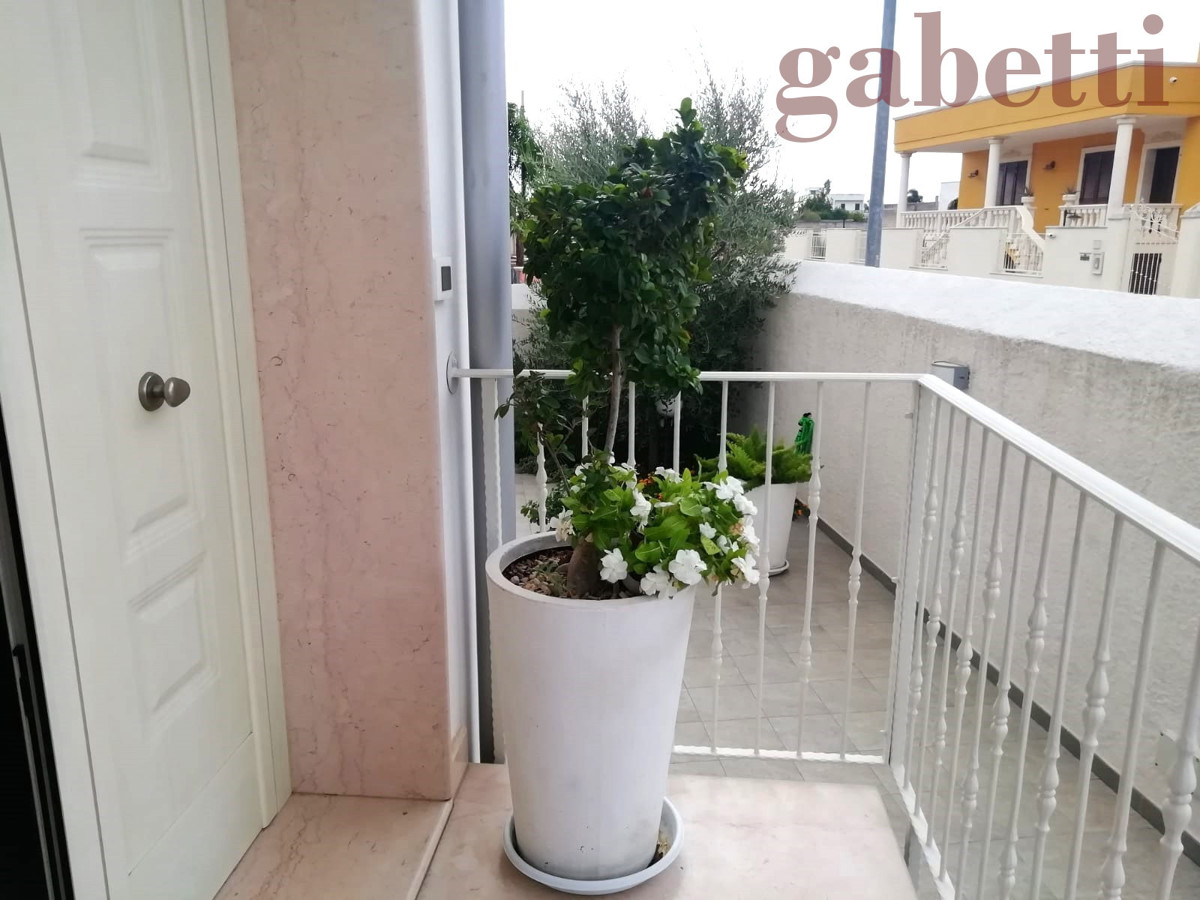 Villa con box a Copertino