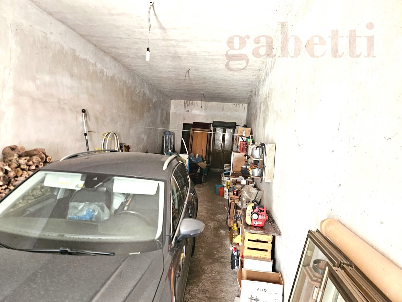 Box/Garage 100mq in vendita a Copertino