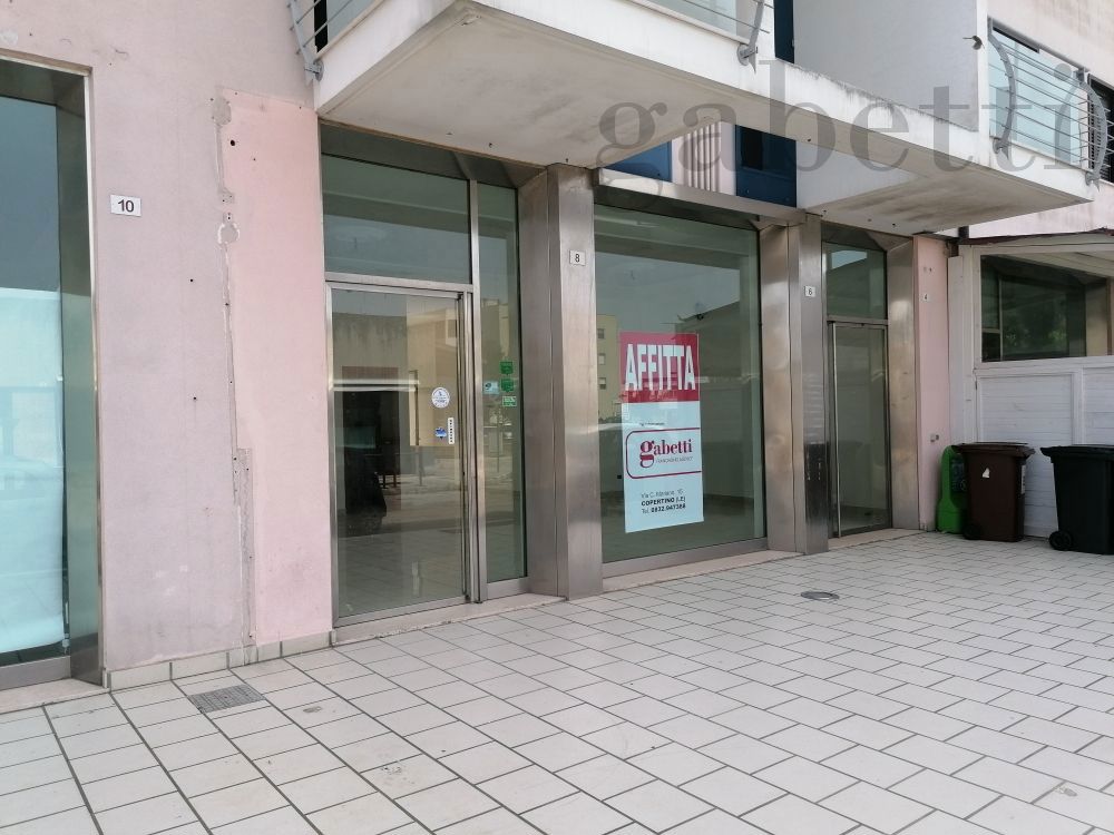 Negozio in affitto a Copertino