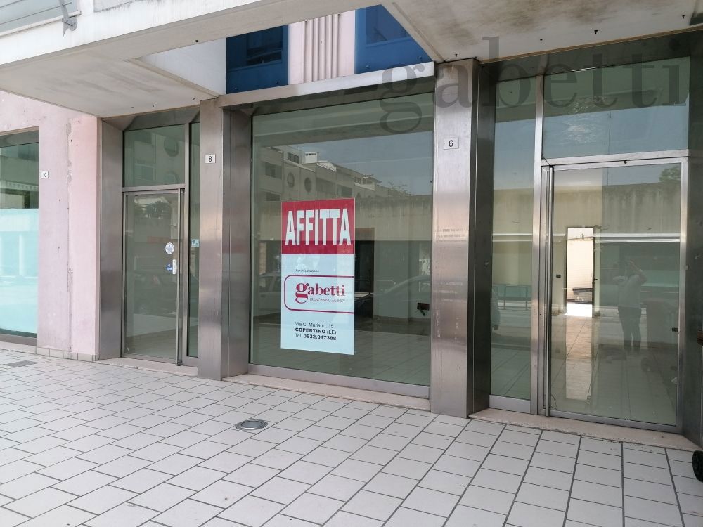 Negozio in affitto a Copertino