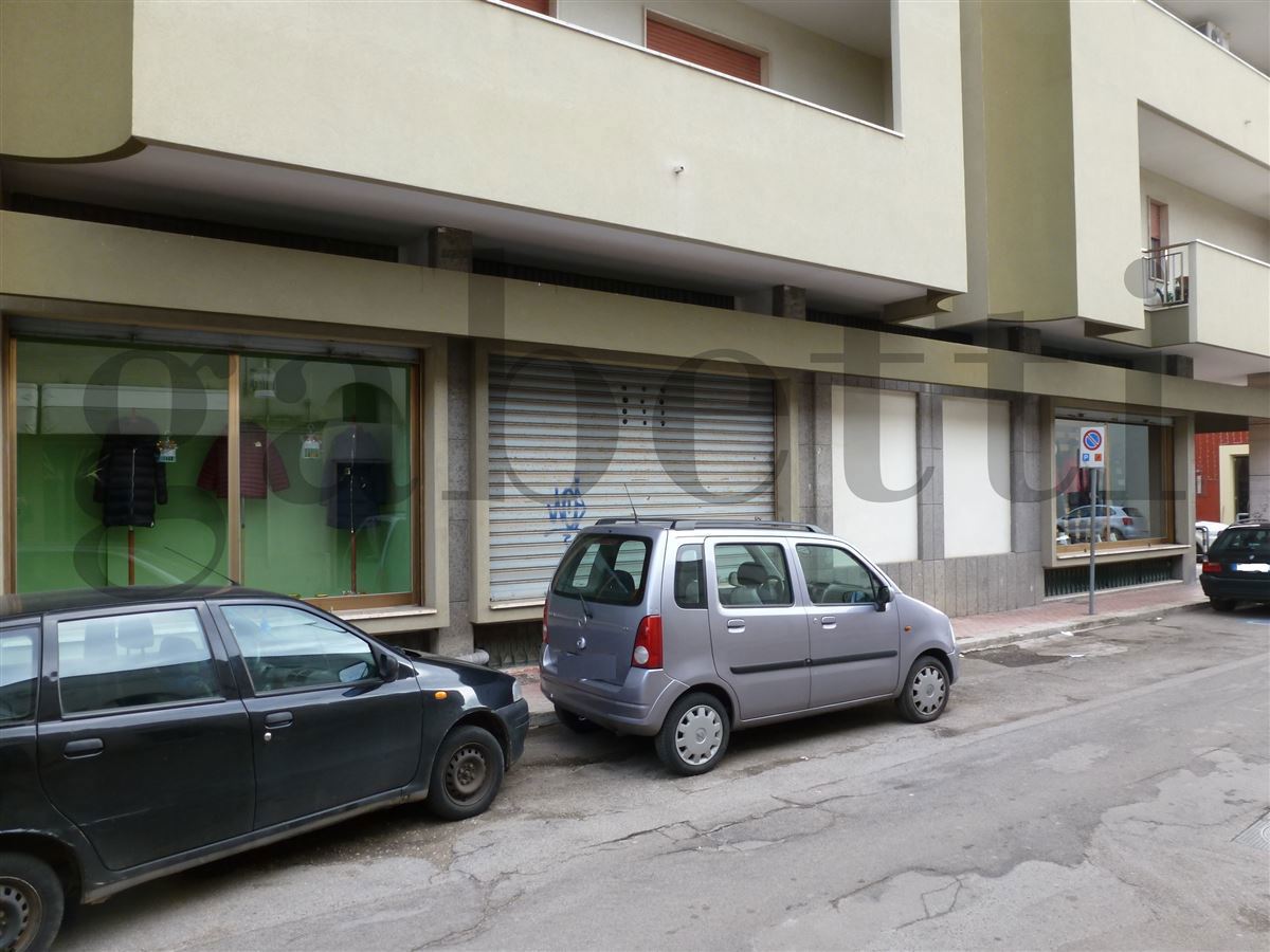 Negozio in affitto a Copertino