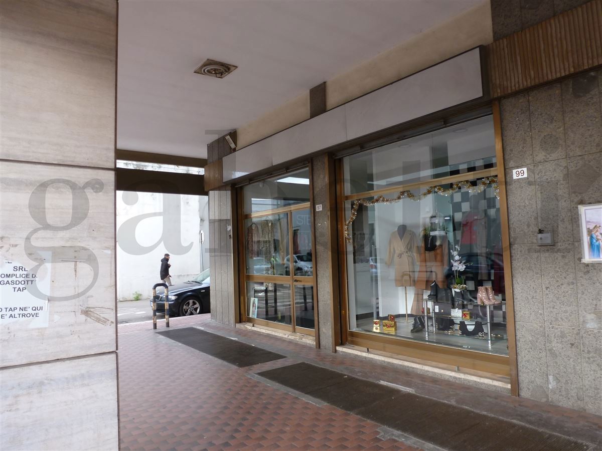 Negozio in affitto a Copertino