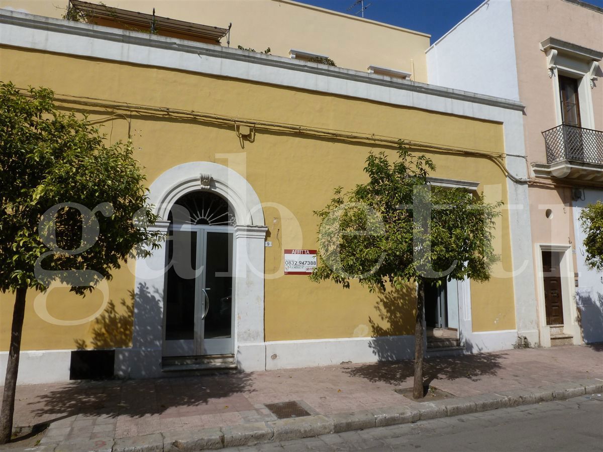 Negozio in affitto a Copertino