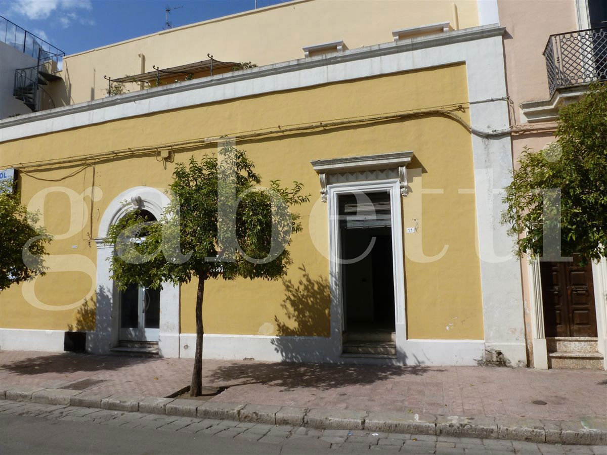 Negozio in affitto a Copertino