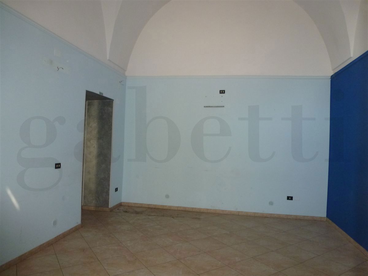 Negozio in affitto a Copertino