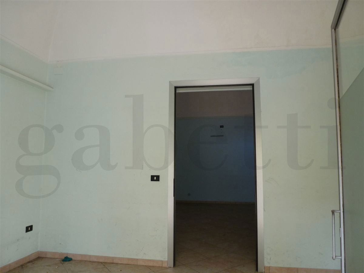 Negozio in affitto a Copertino