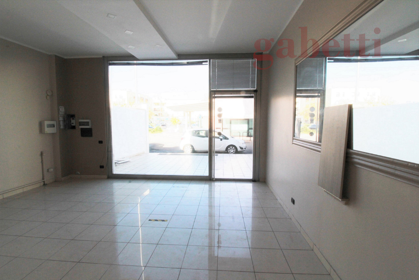 Negozio in affitto a Copertino