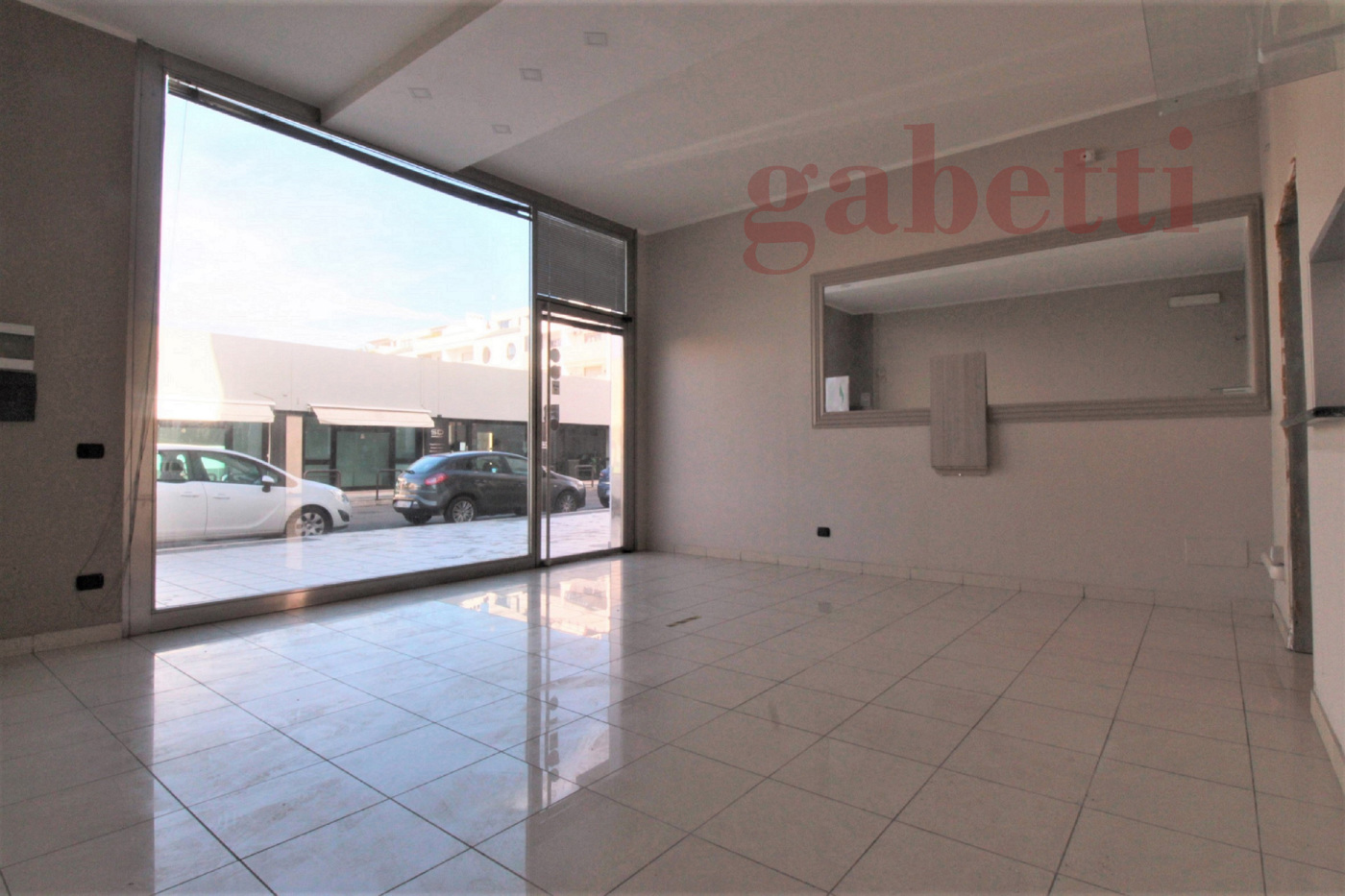 Negozio in affitto a Copertino