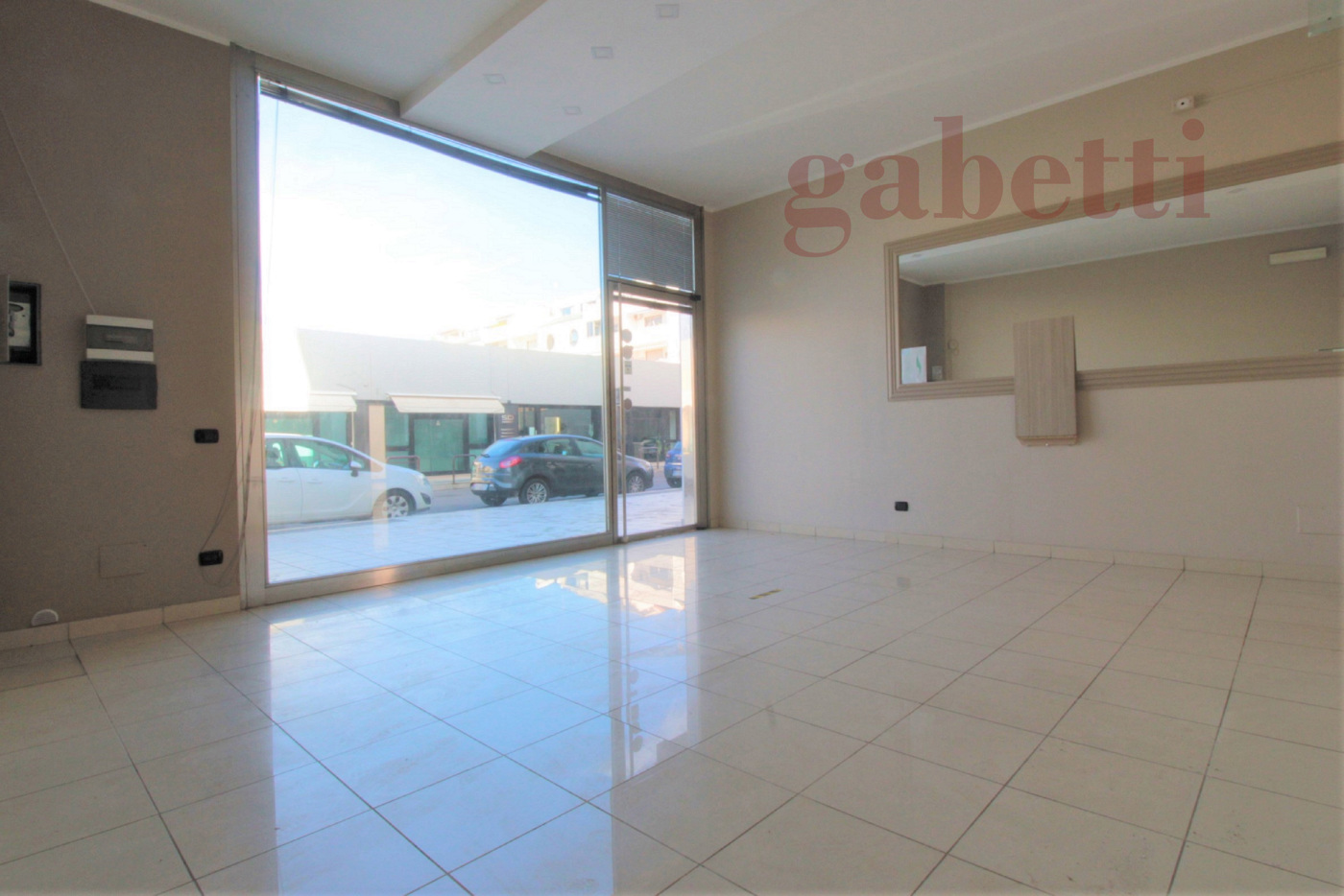 Negozio in affitto a Copertino