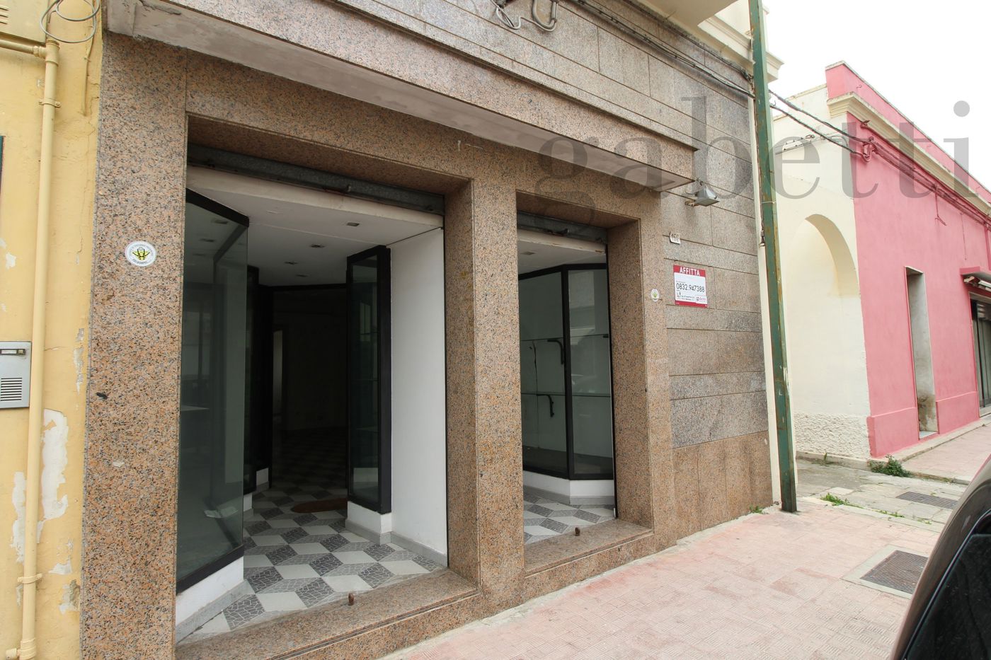 Negozio in affitto a Copertino