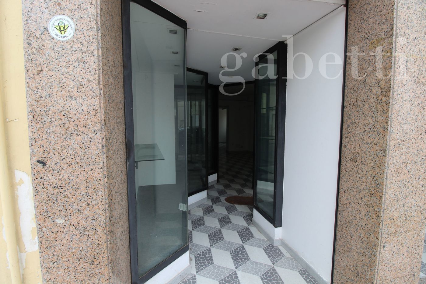 Negozio in affitto a Copertino