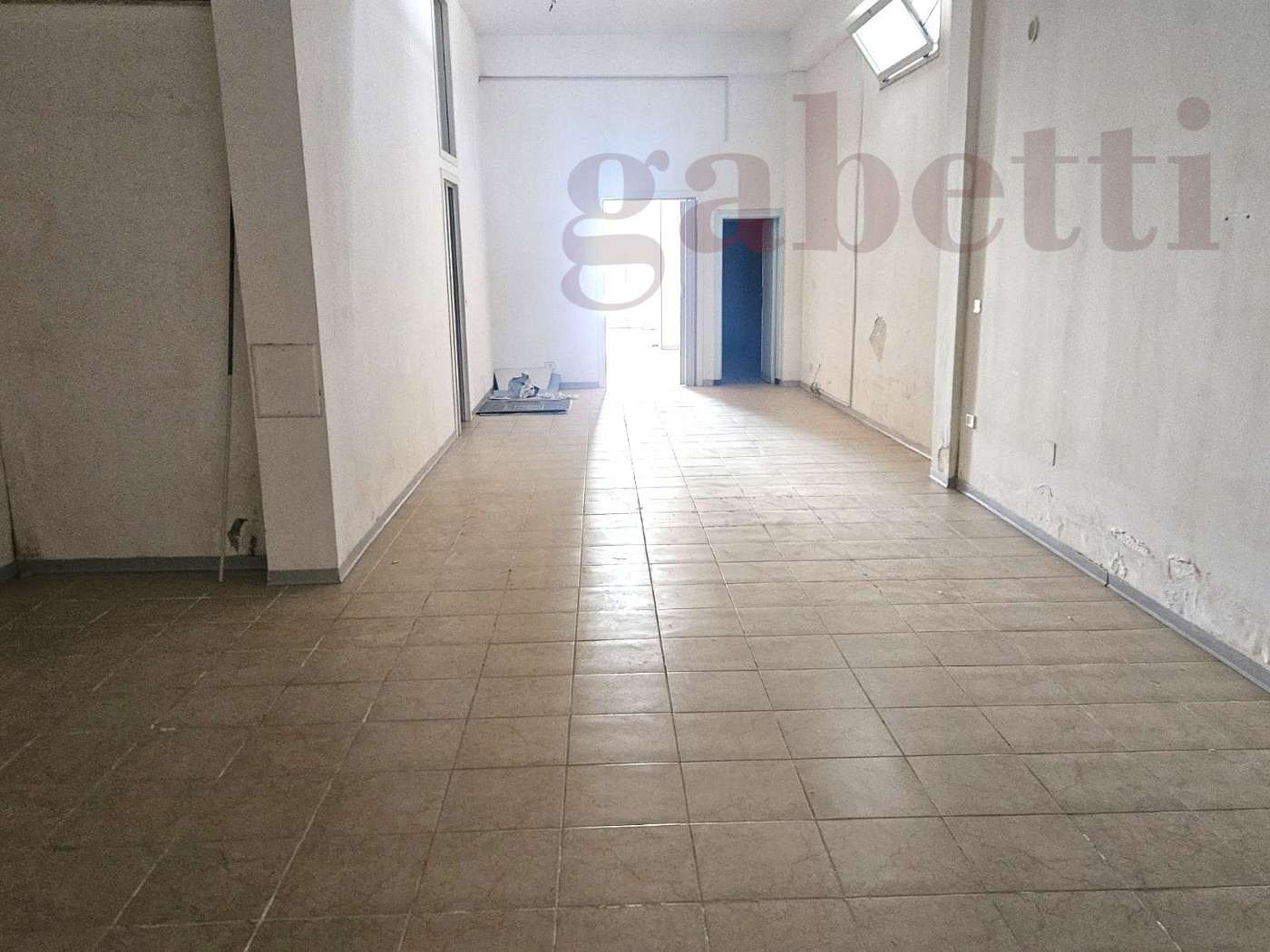 Negozio in affitto a Copertino