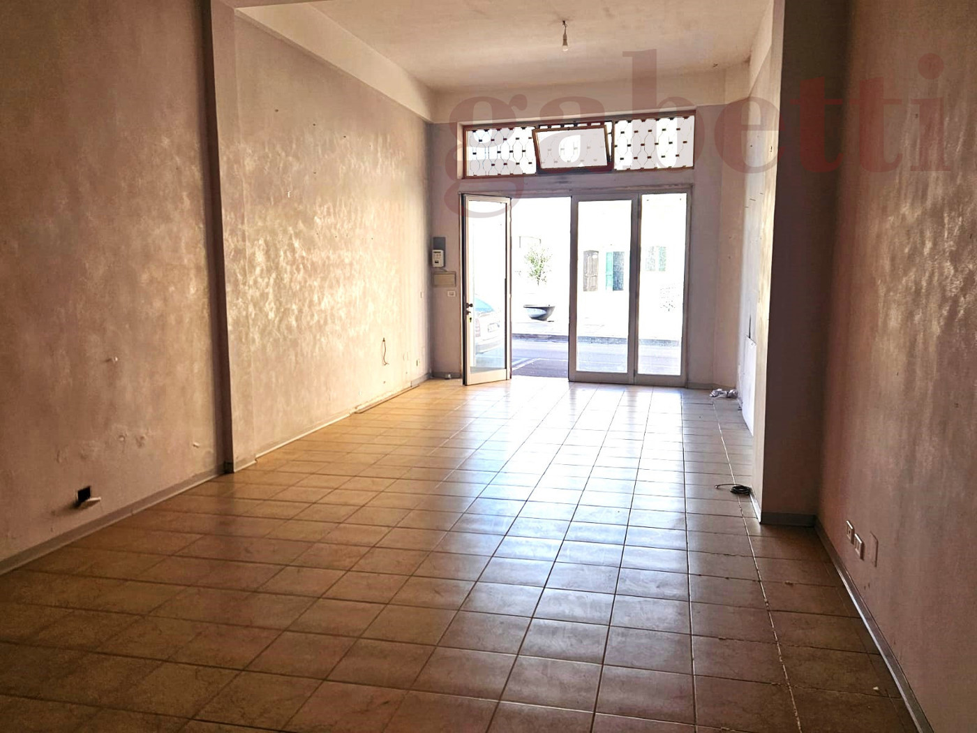 Negozio in affitto a Copertino