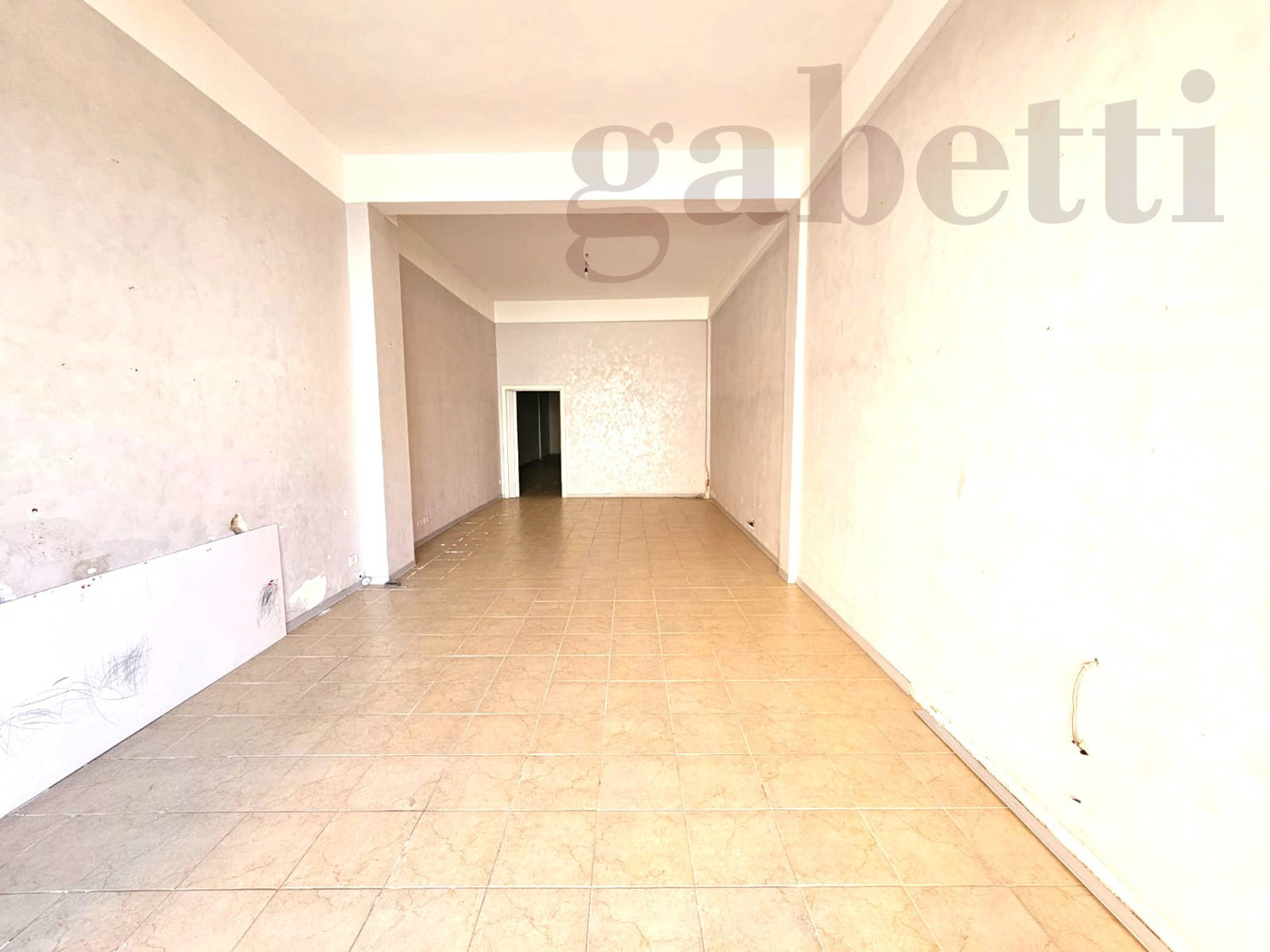 Negozio in affitto a Copertino