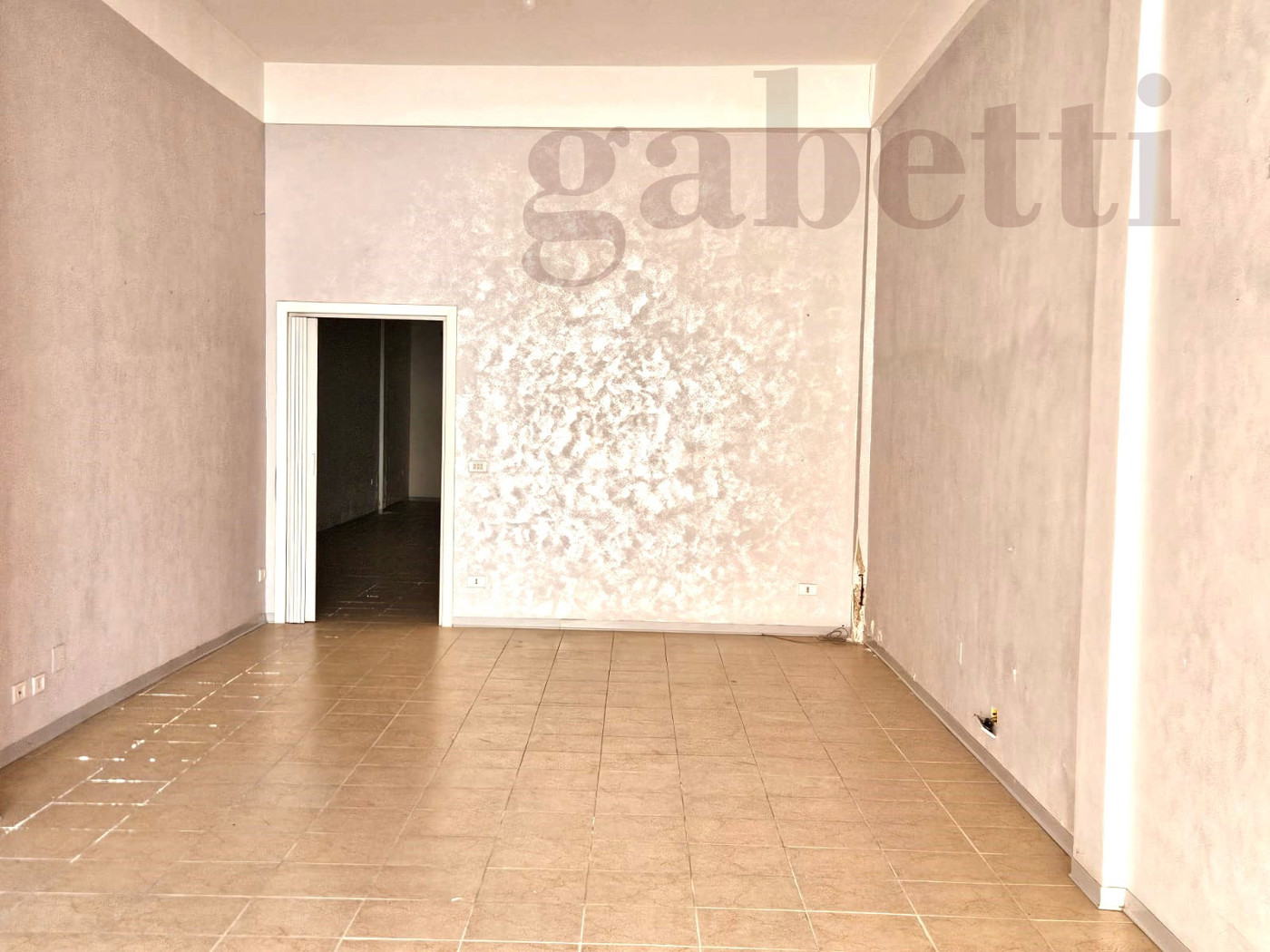 Negozio in affitto a Copertino