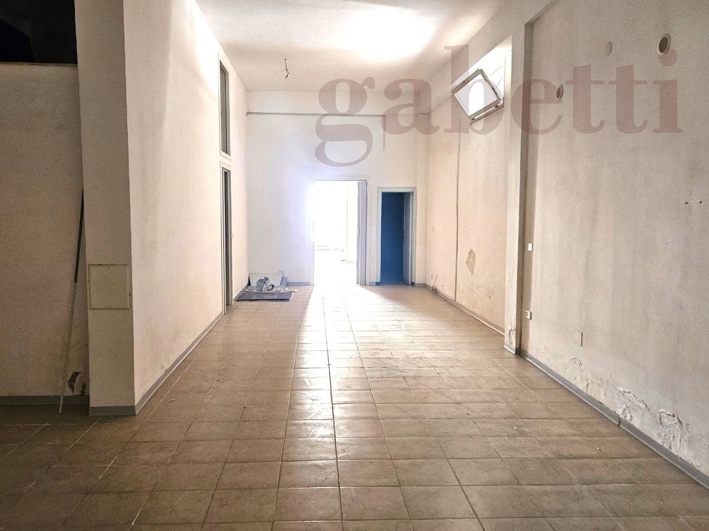 Negozio in affitto a Copertino