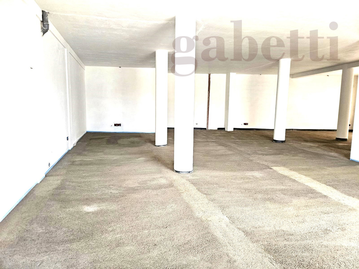 Negozio in affitto a Copertino