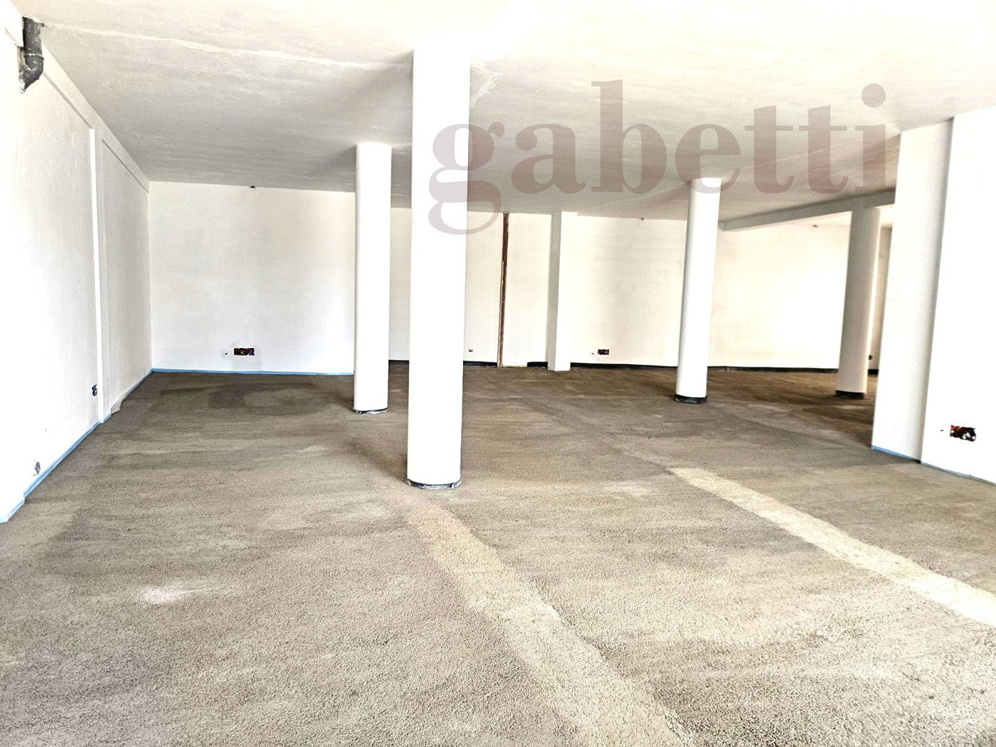 Negozio in affitto a Copertino