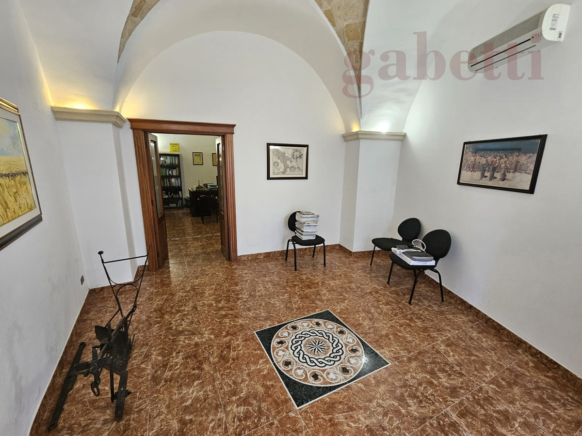 Ufficio ristrutturato a Copertino