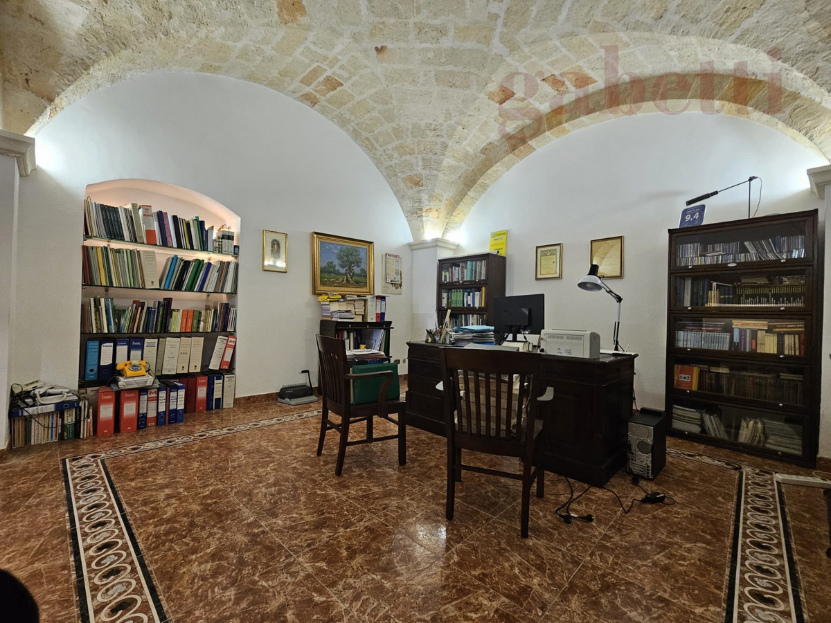 Ufficio ristrutturato a Copertino
