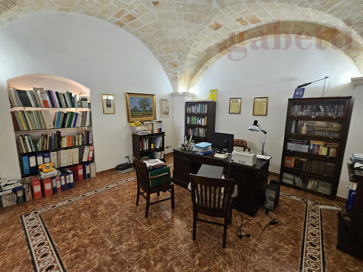Ufficio ristrutturato a Copertino