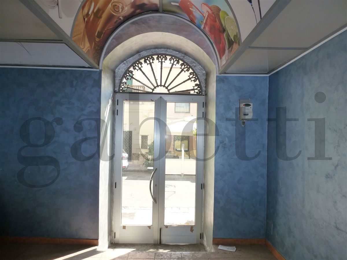 Negozio in affitto a Copertino