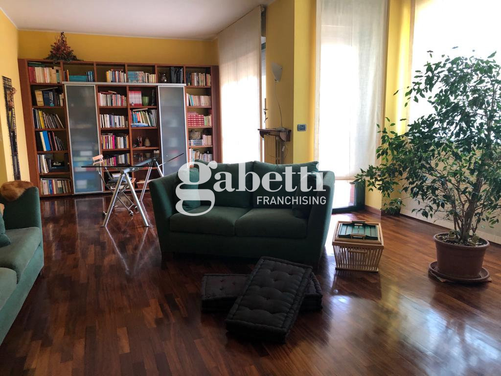 Quadrilocale arredato in affitto a Torino