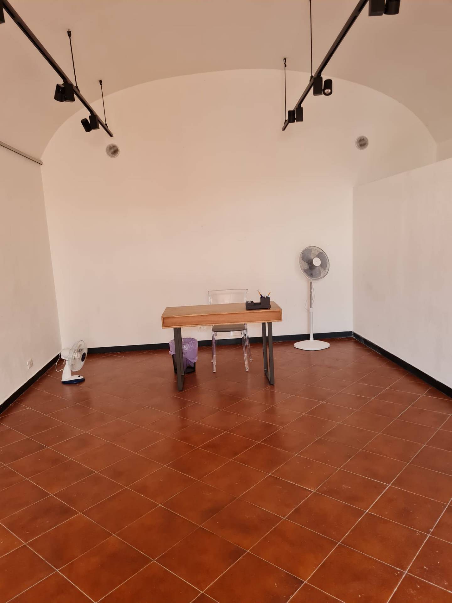 Locale commerciale in affitto a Camogli