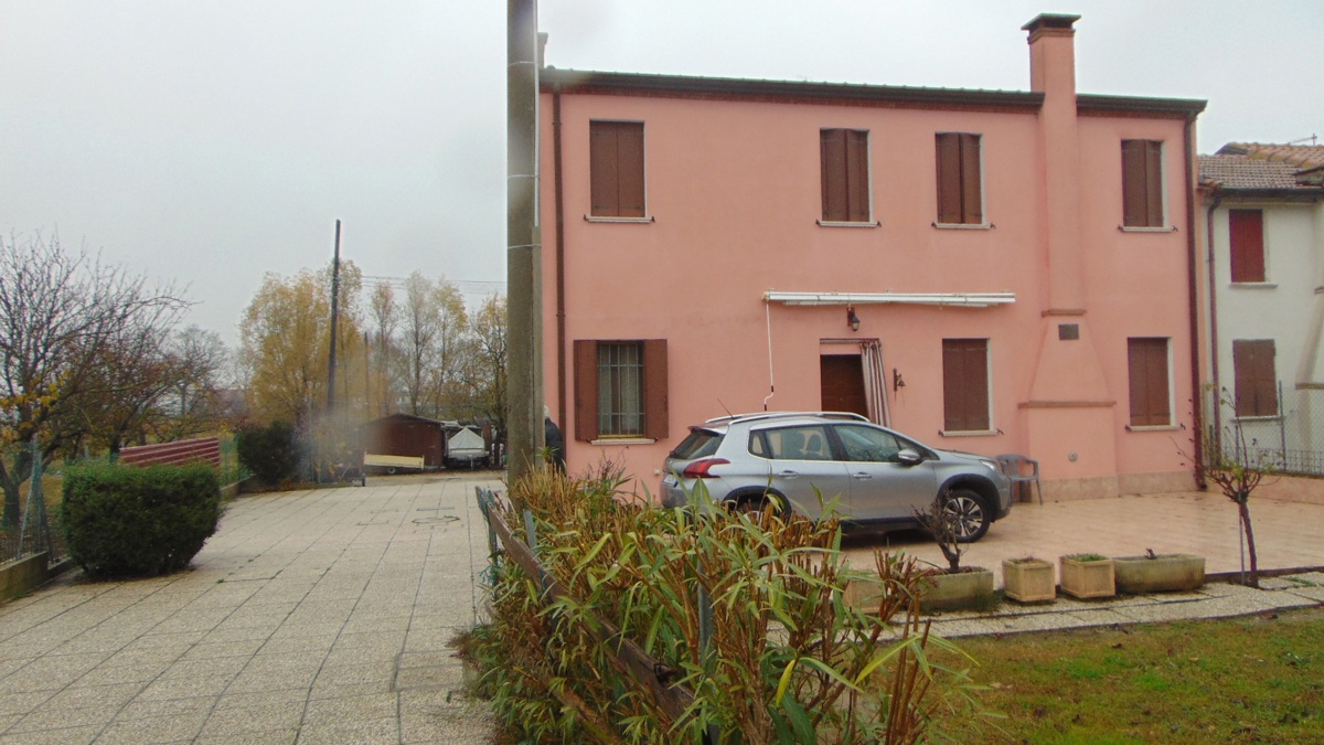 Casa indipendente con giardino a Papozze