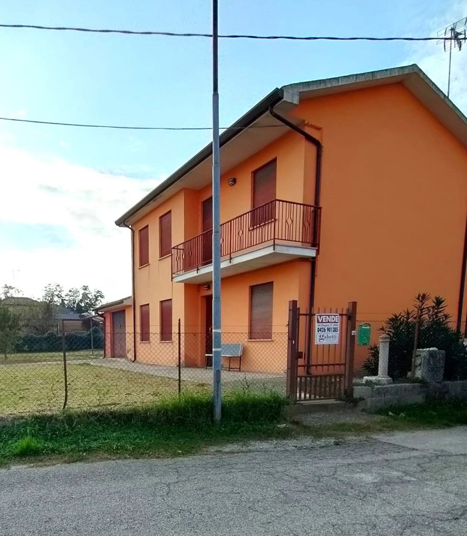 Villa con giardino a Adria