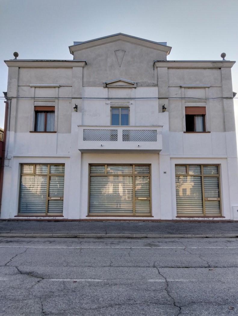 Stabile/Palazzo con box a Villanova Marchesana