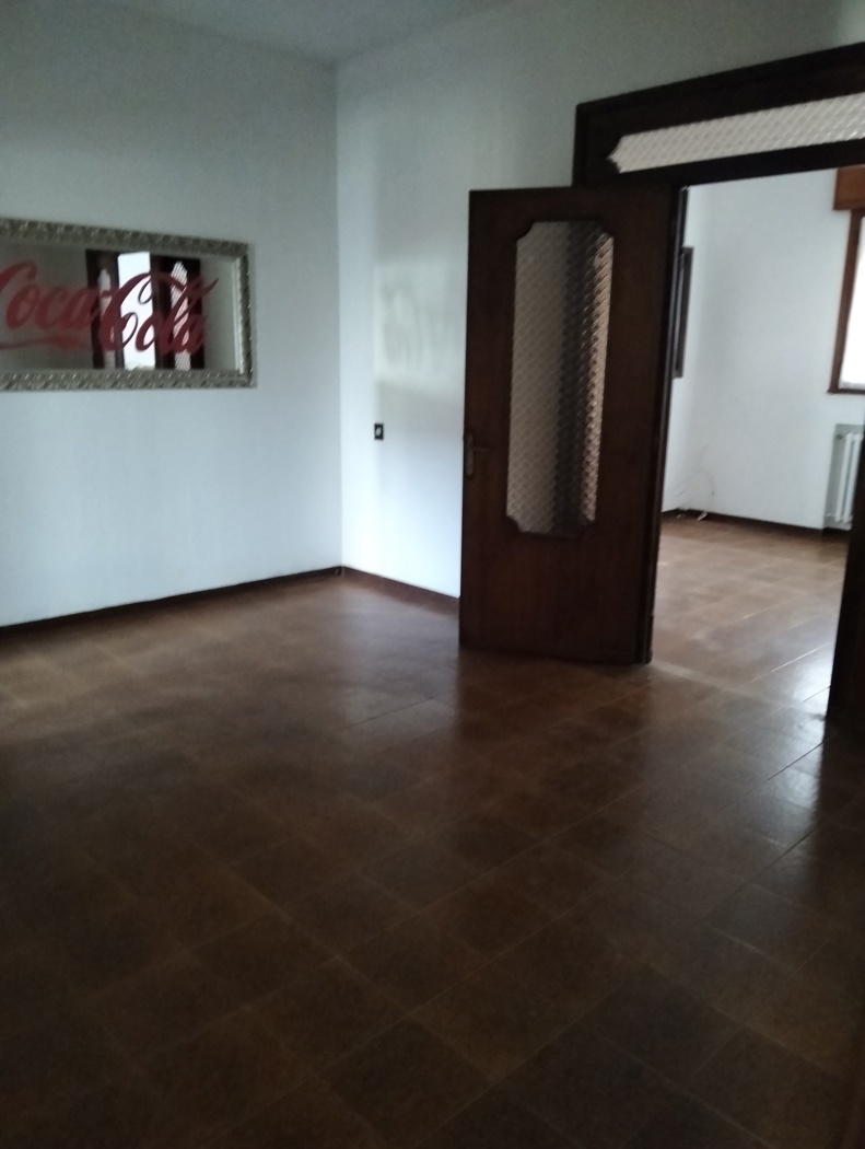 Stabile/Palazzo con box a Villanova Marchesana