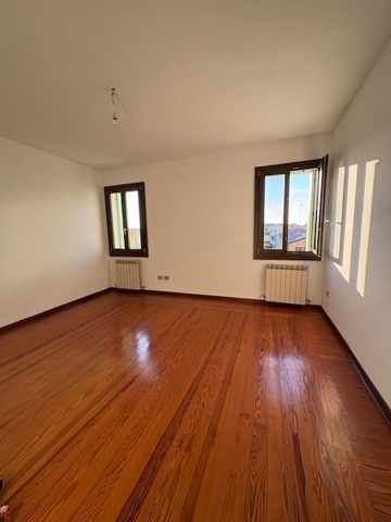 Quadrilocale con box a Adria