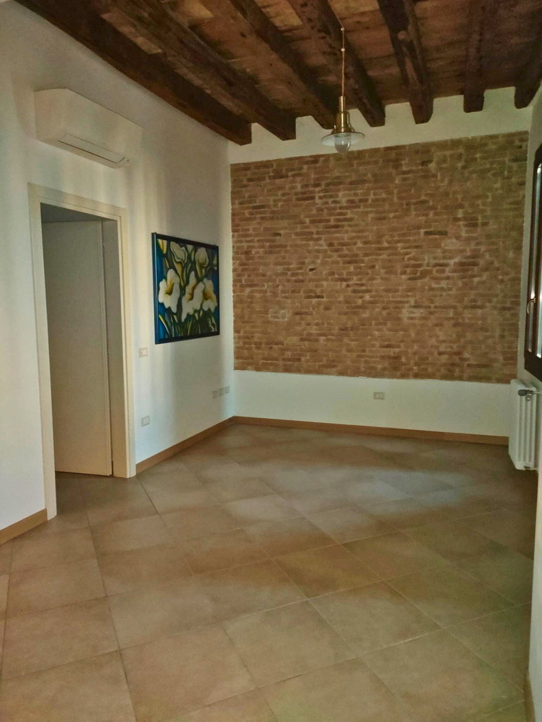 Bilocale arredato in affitto a Adria