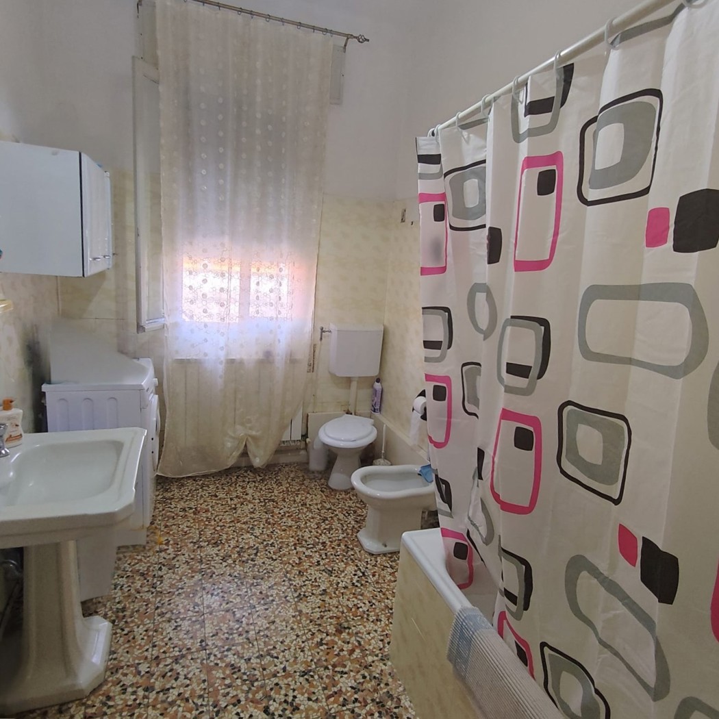 Quadrilocale con box a Adria